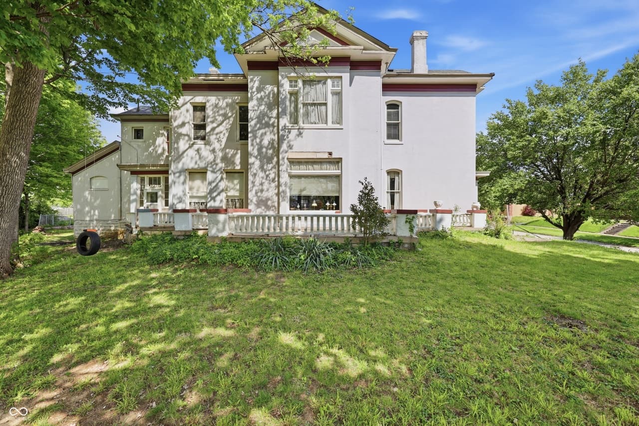 424 E Washington St — listing photo