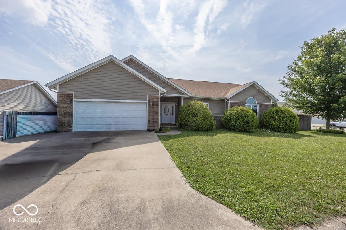 1020 S Creek Dr W — listing photo