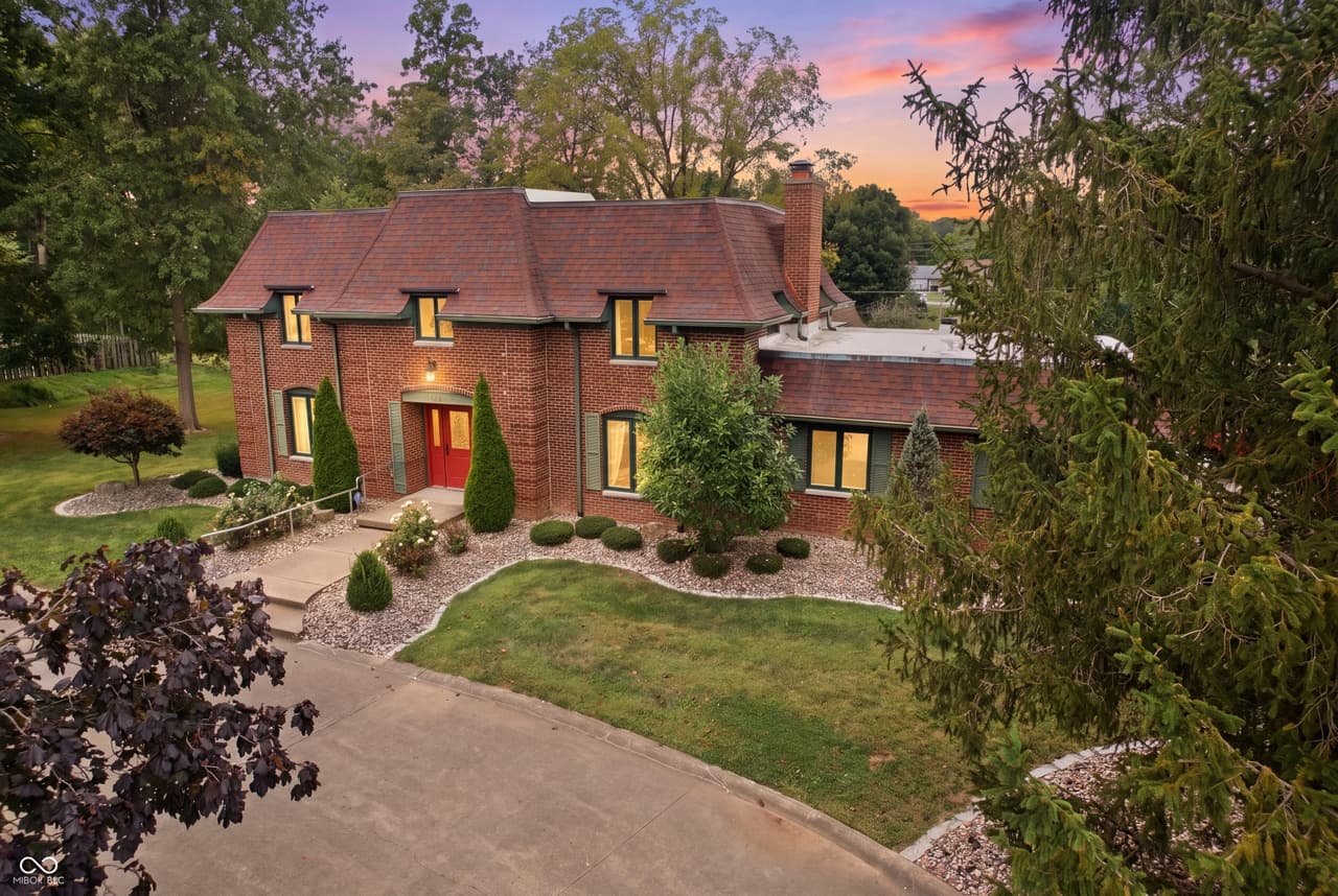 961 Country Club Dr — listing photo