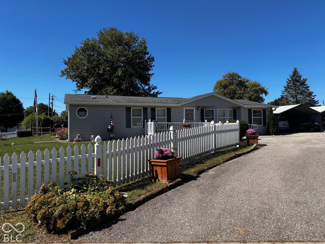 312 W Lou Ln — listing photo