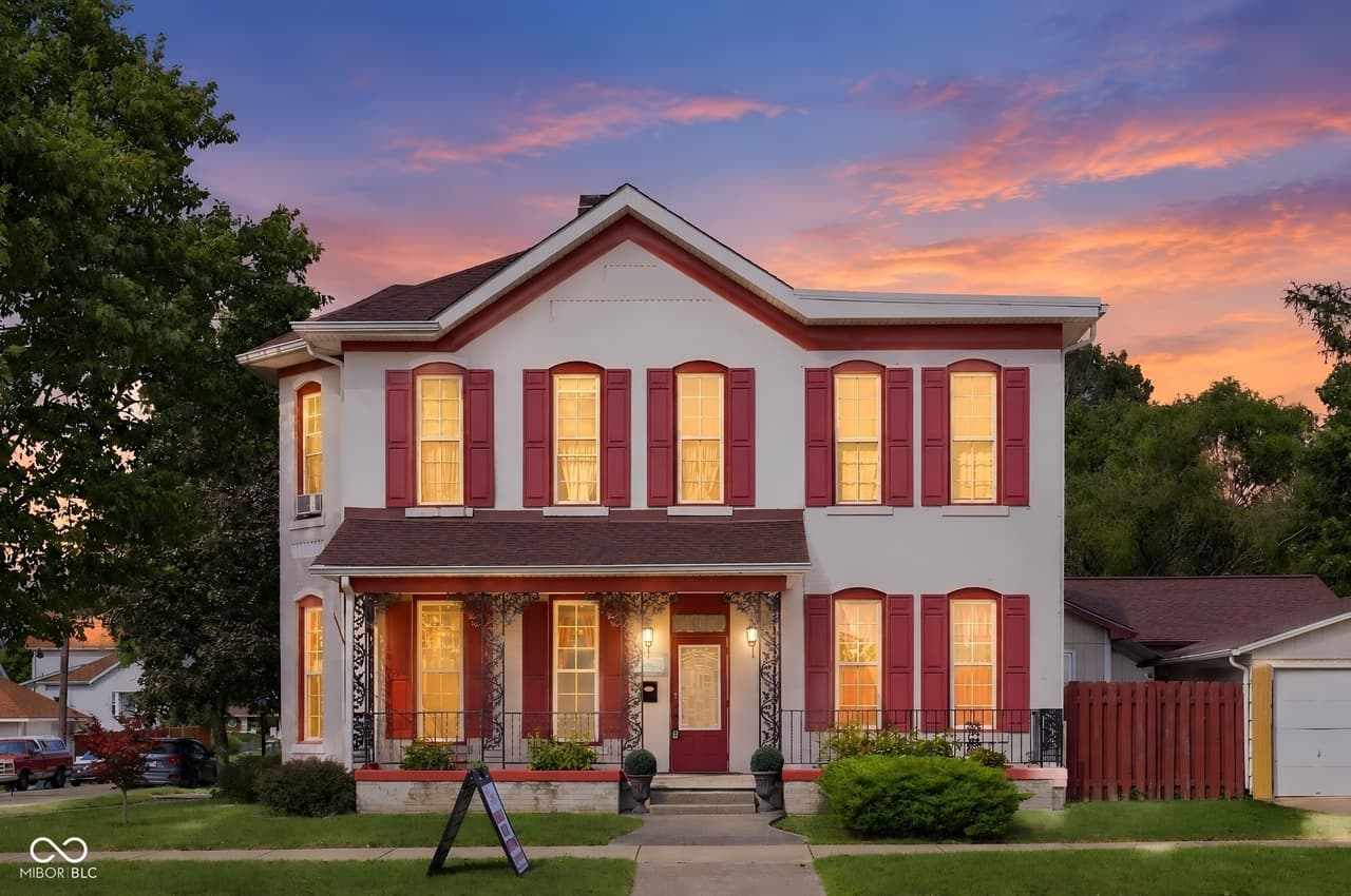 704 E Main St — listing photo