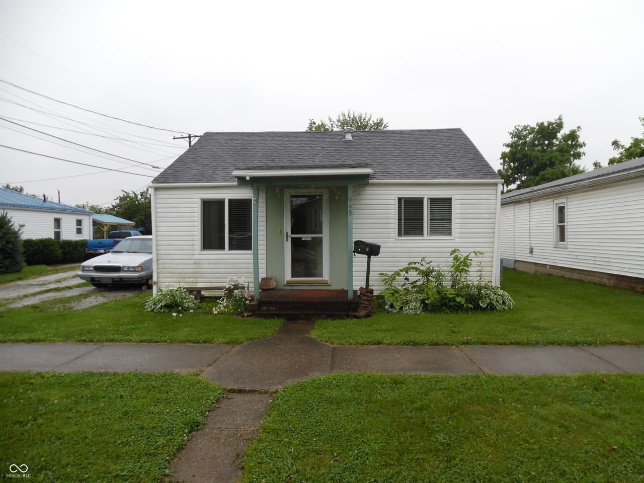 945 E Washington St — listing photo