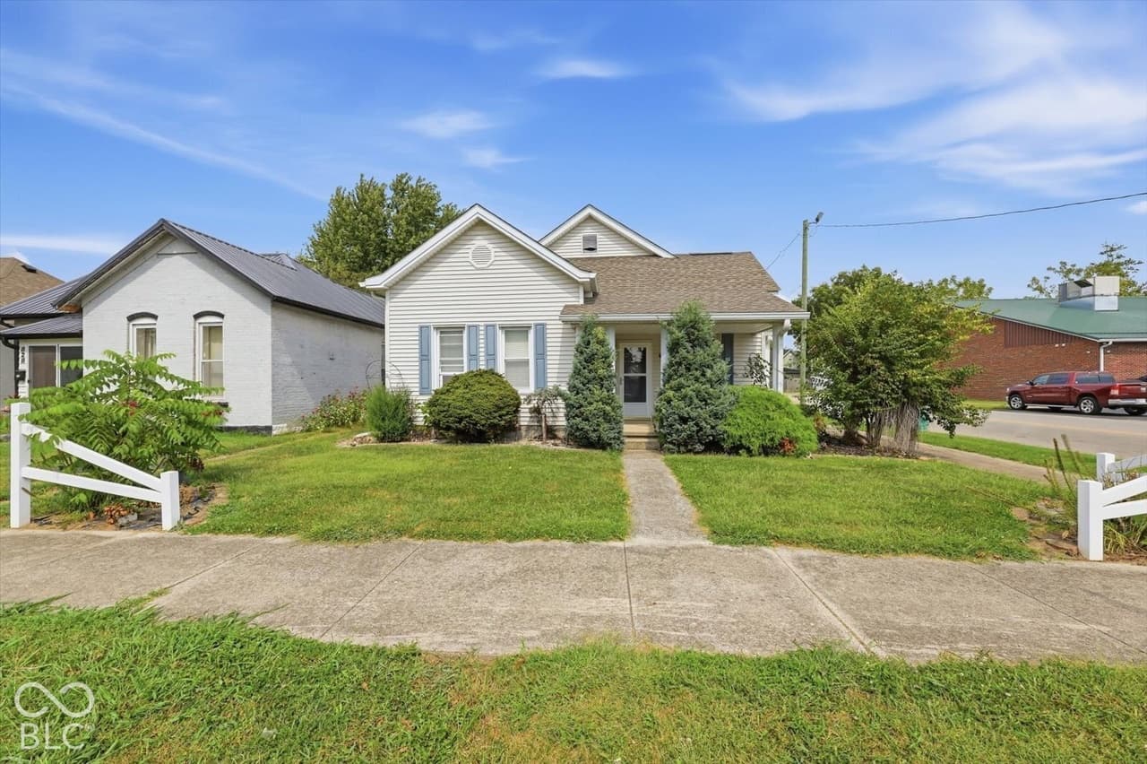 834 E Main St — listing photo