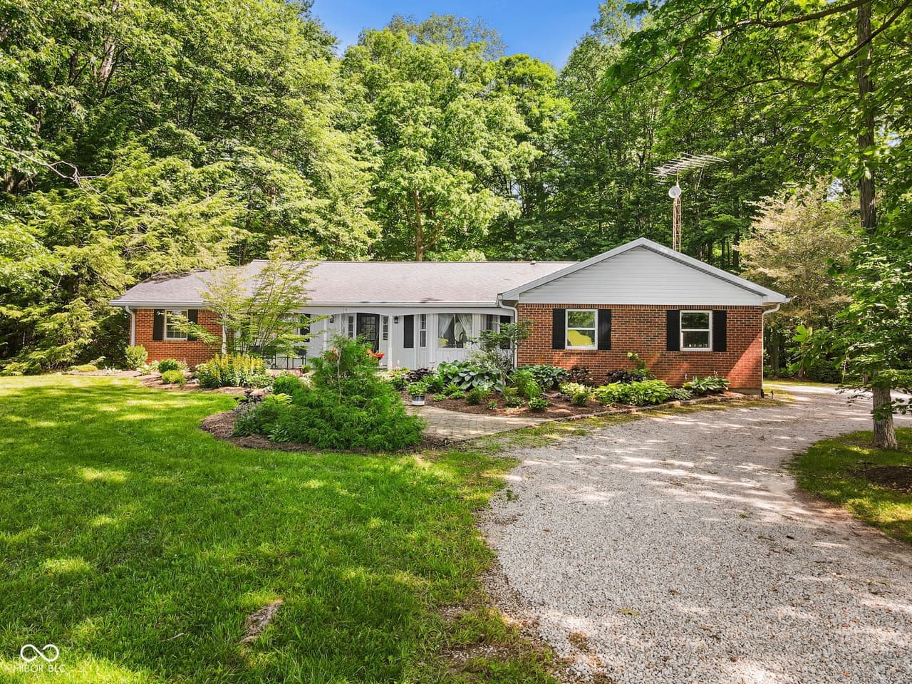 8568 E County Rd 400 N — listing photo